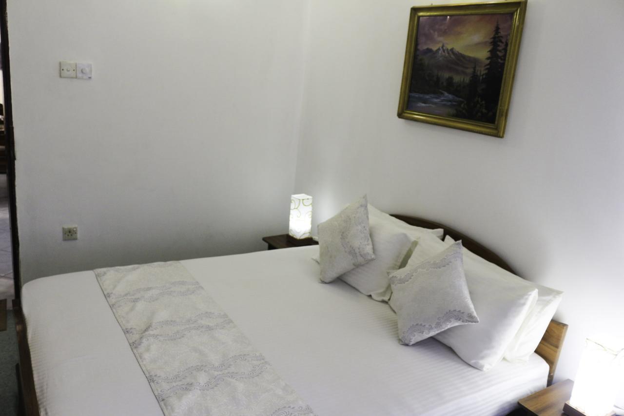 Yoho Travellers Residence Kandy Exterior photo