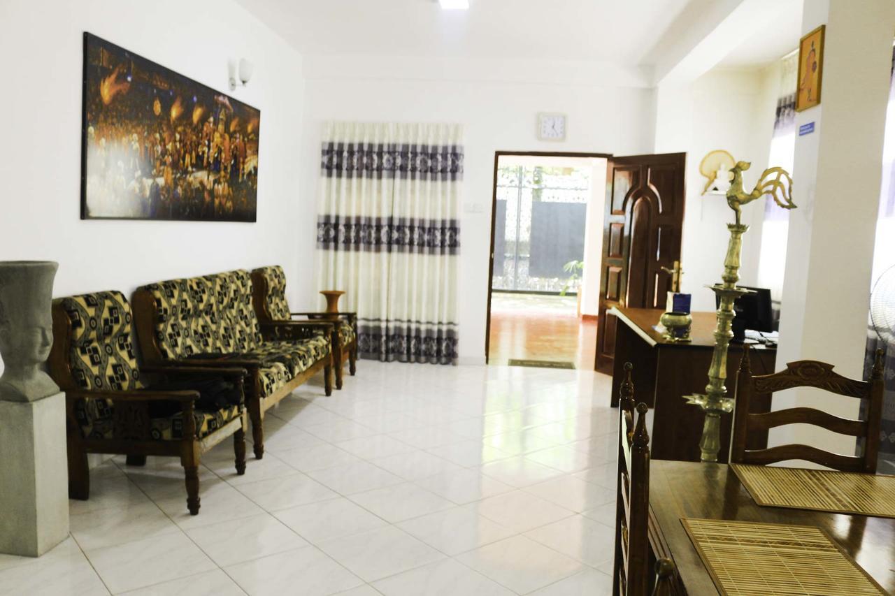 Yoho Travellers Residence Kandy Exterior photo