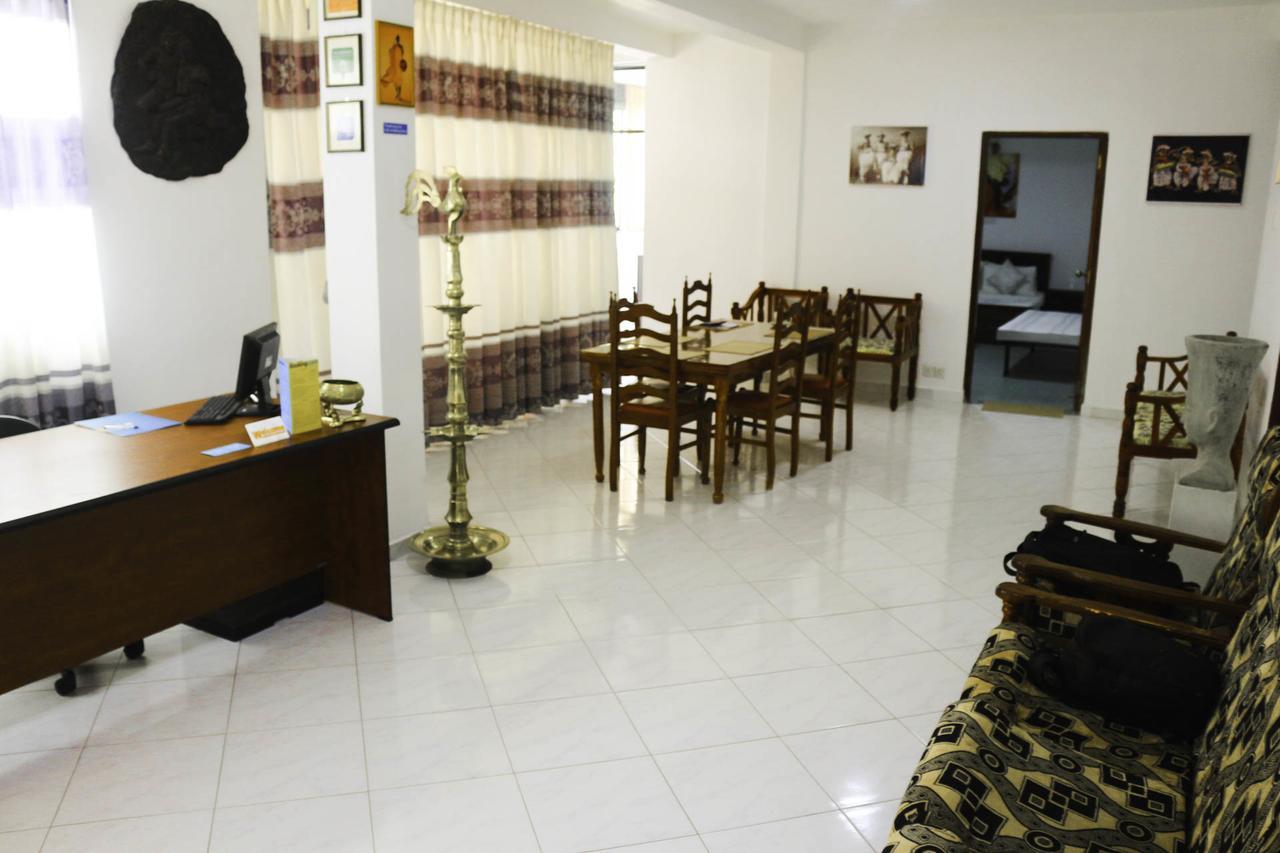 Yoho Travellers Residence Kandy Exterior photo