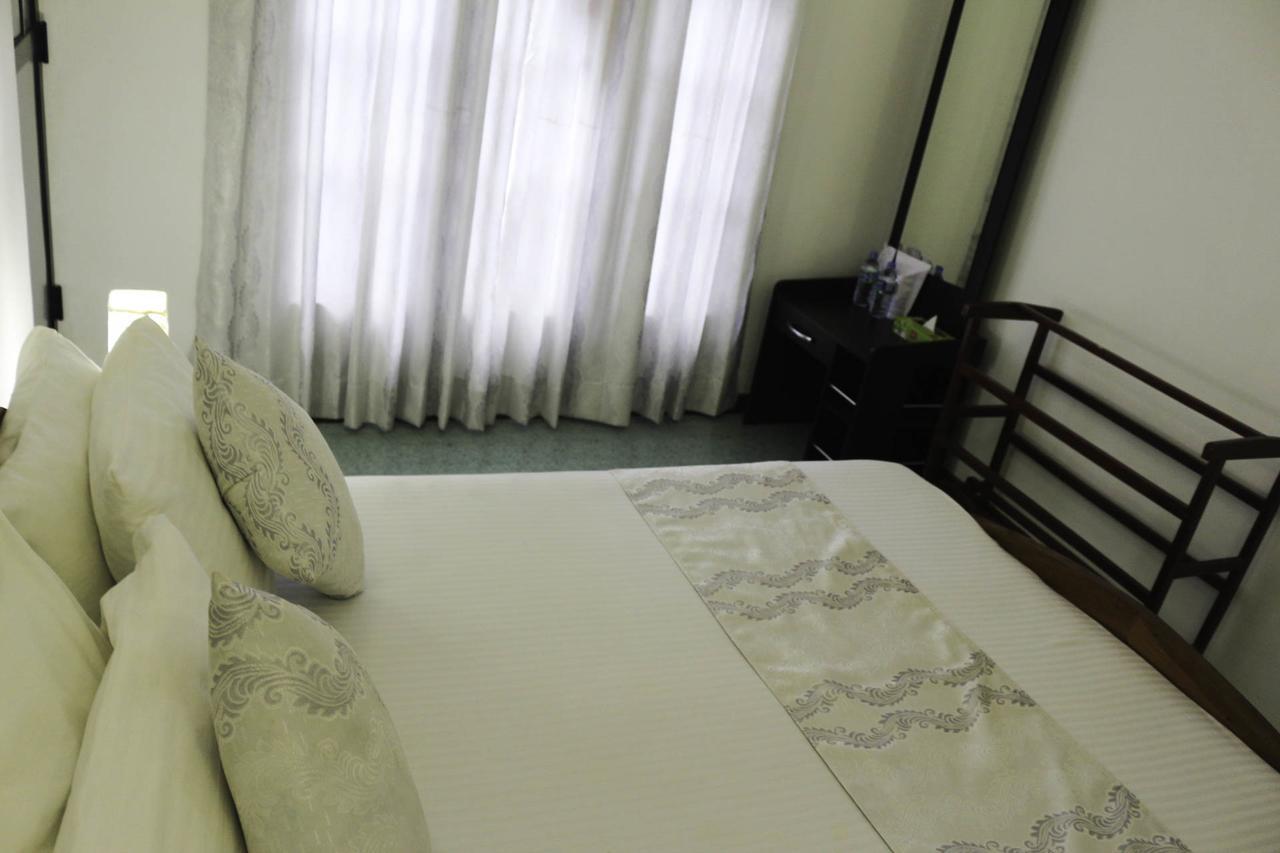 Yoho Travellers Residence Kandy Exterior photo